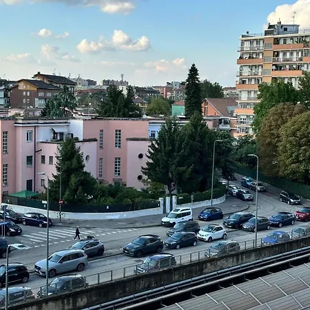 Flat Near Station And Duomo 밀라노